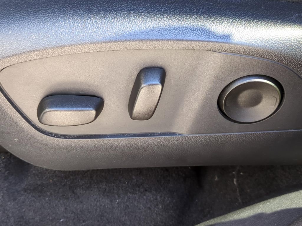 Used 2025 Chevrolet Traverse LT image 21