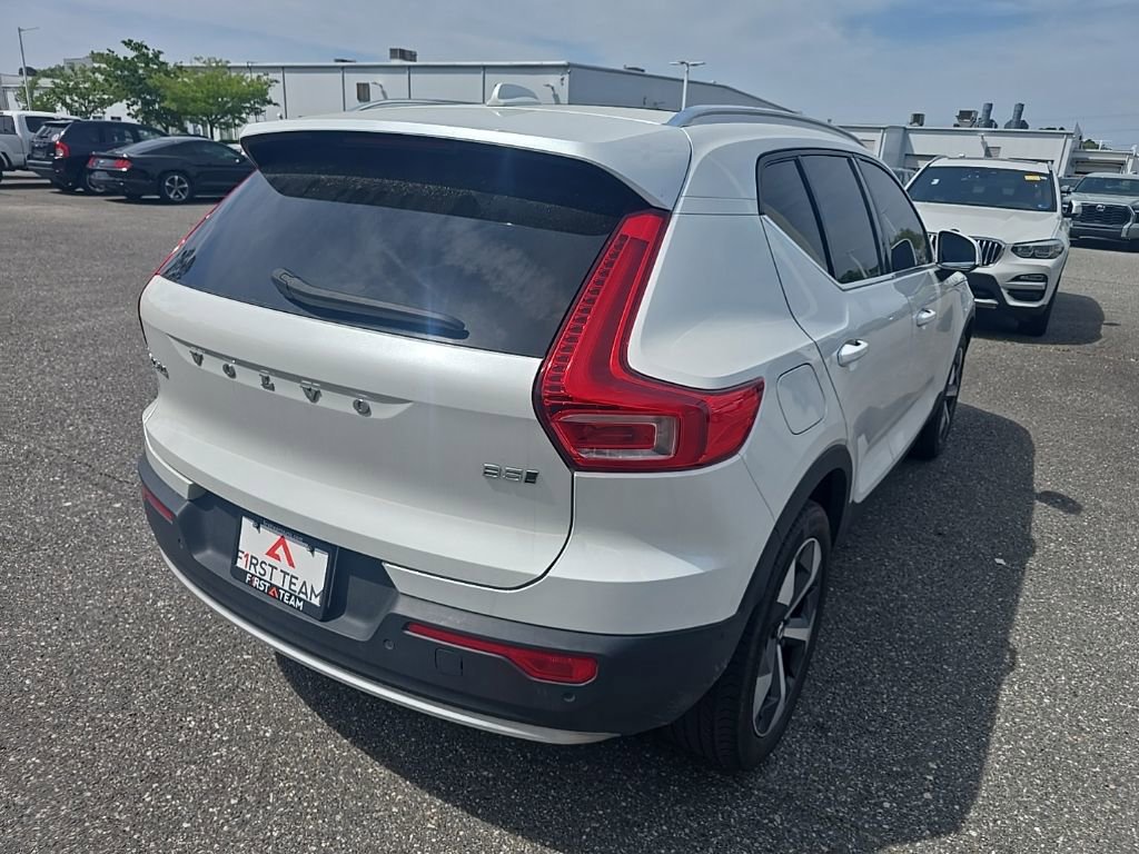 Used 2023 Volvo XC40 B5 Plus w/ Driver Assist Package image 5