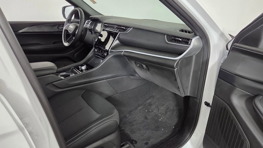 New 2025 Jeep Grand Cherokee Laredo w/ Luxury Tech Group I image 35