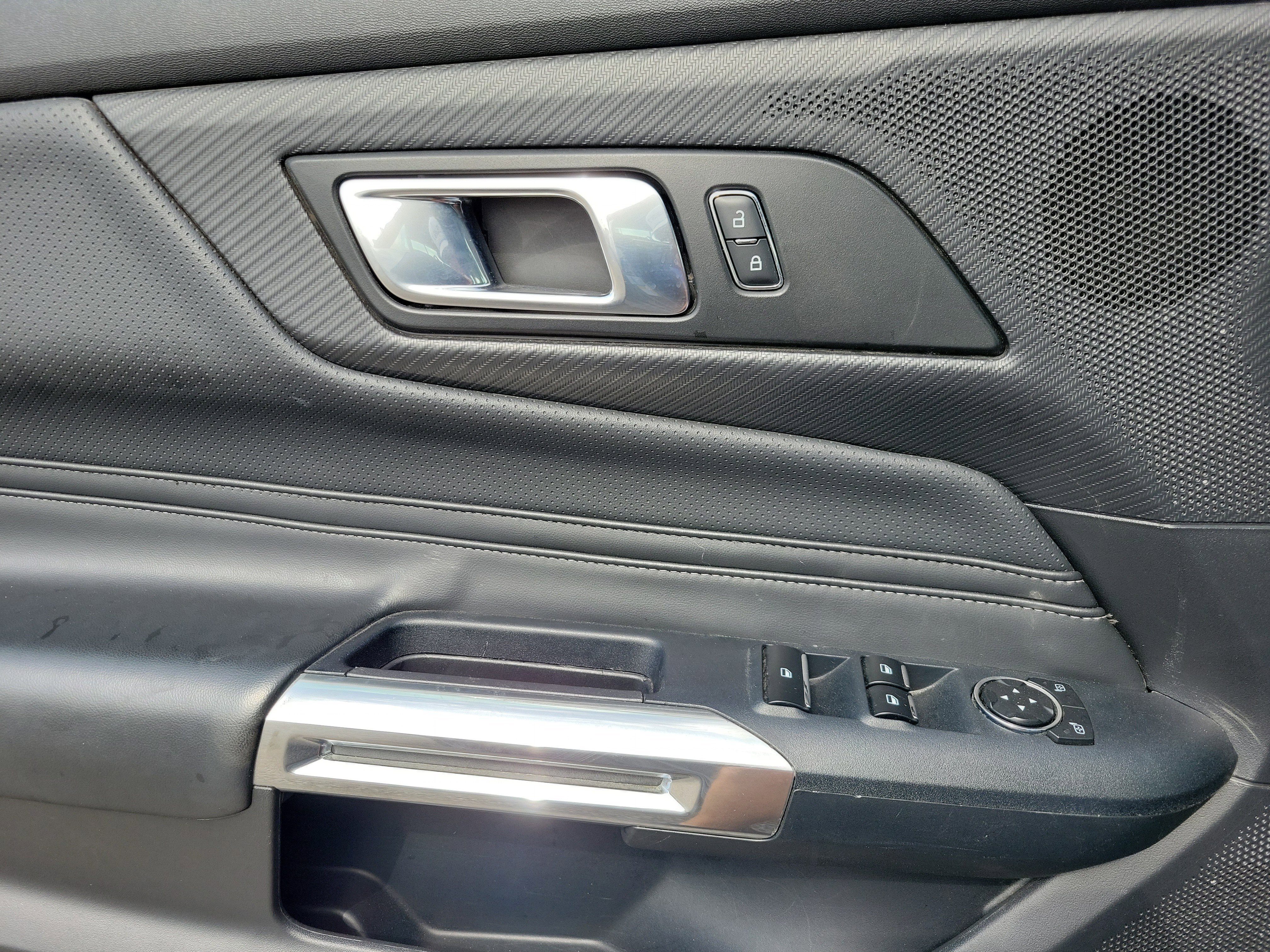 Used 2025 Ford Mustang Premium RWD image 8