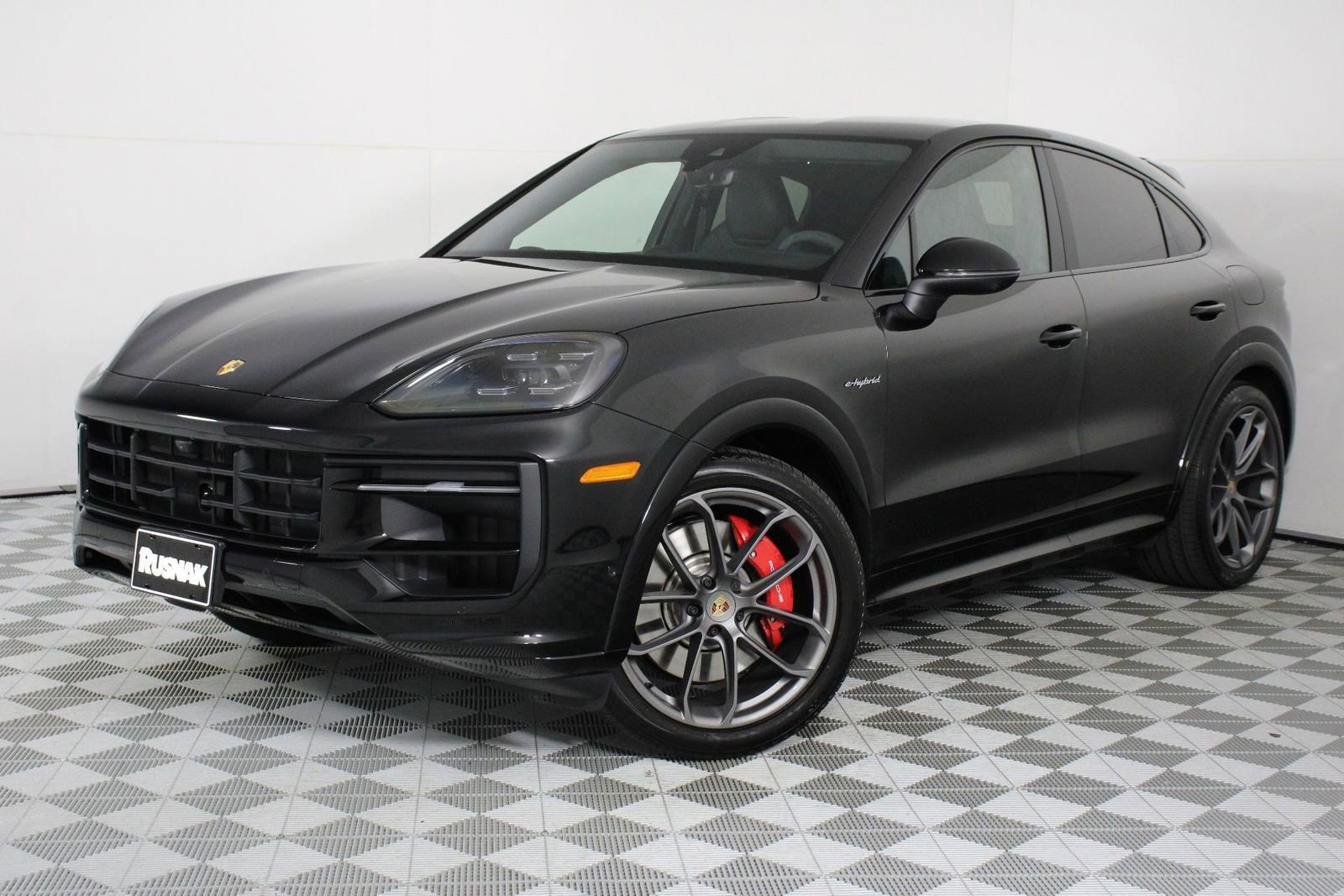Certified 2025 Porsche Cayenne S image 34