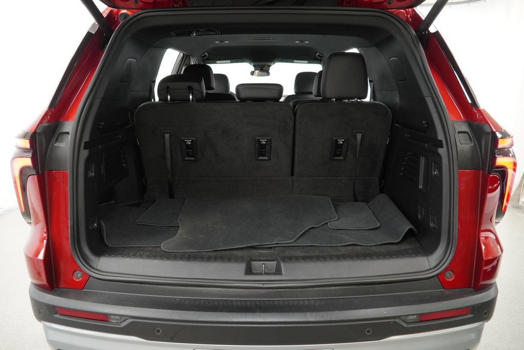 Used 2025 Chevrolet Traverse LT w/ Driver Confidence Package FWD image 26