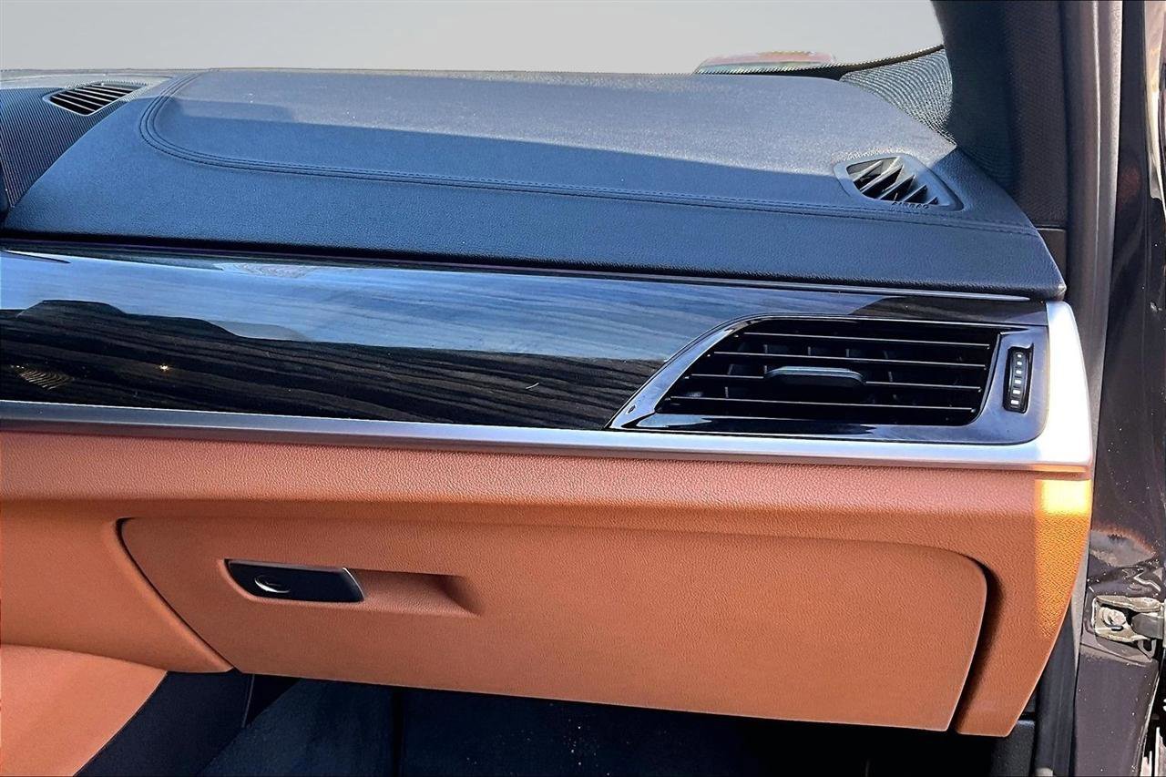 Used 2019 BMW M550i xDrive image 26