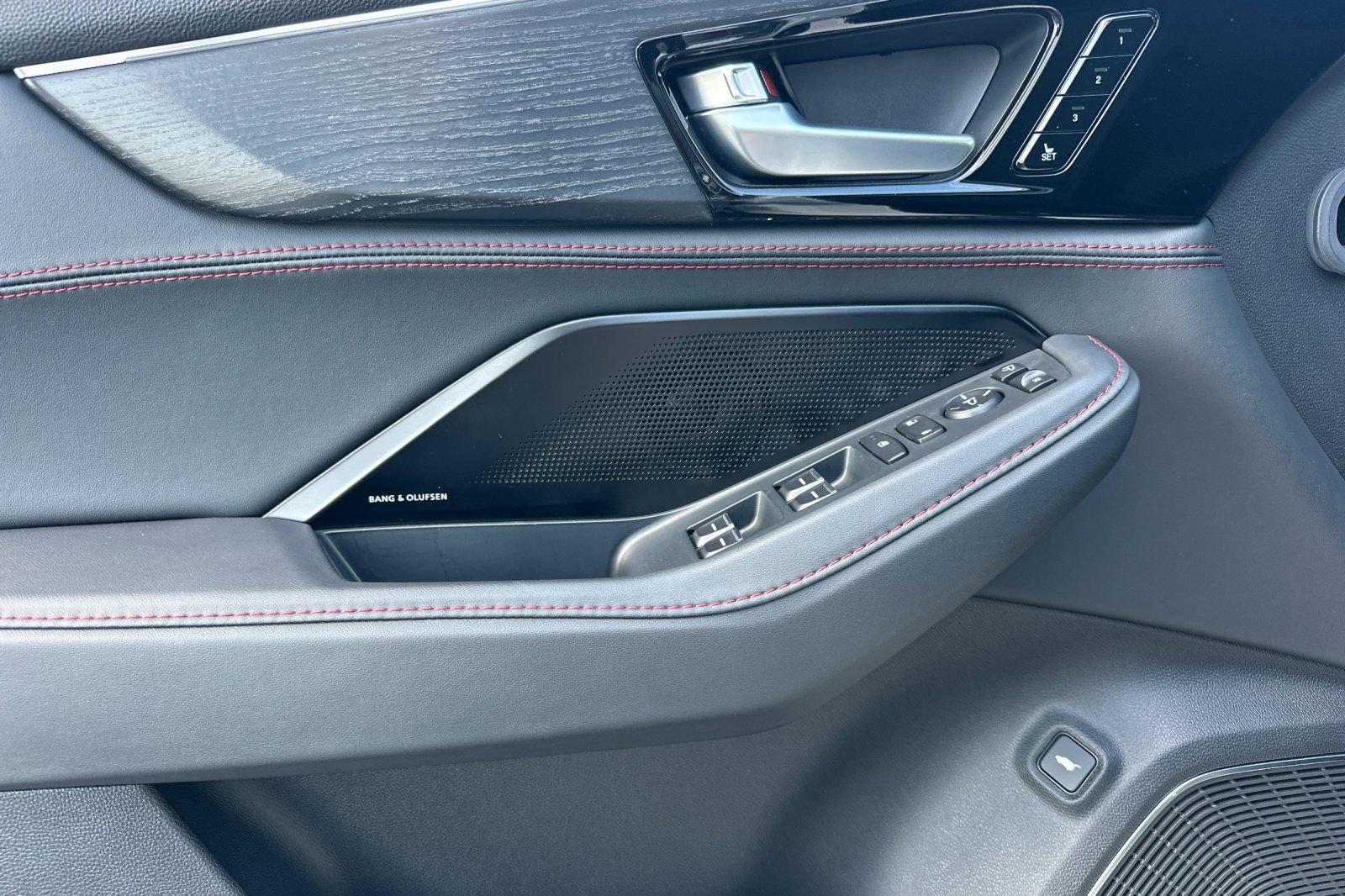 Used 2025 Acura MDX Type S image 11