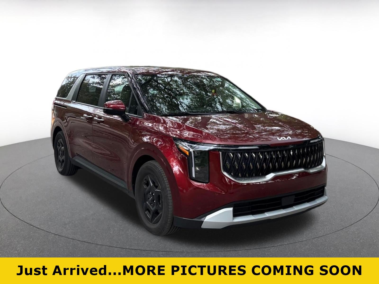 Used 2026 Kia Carnival FWD image 1