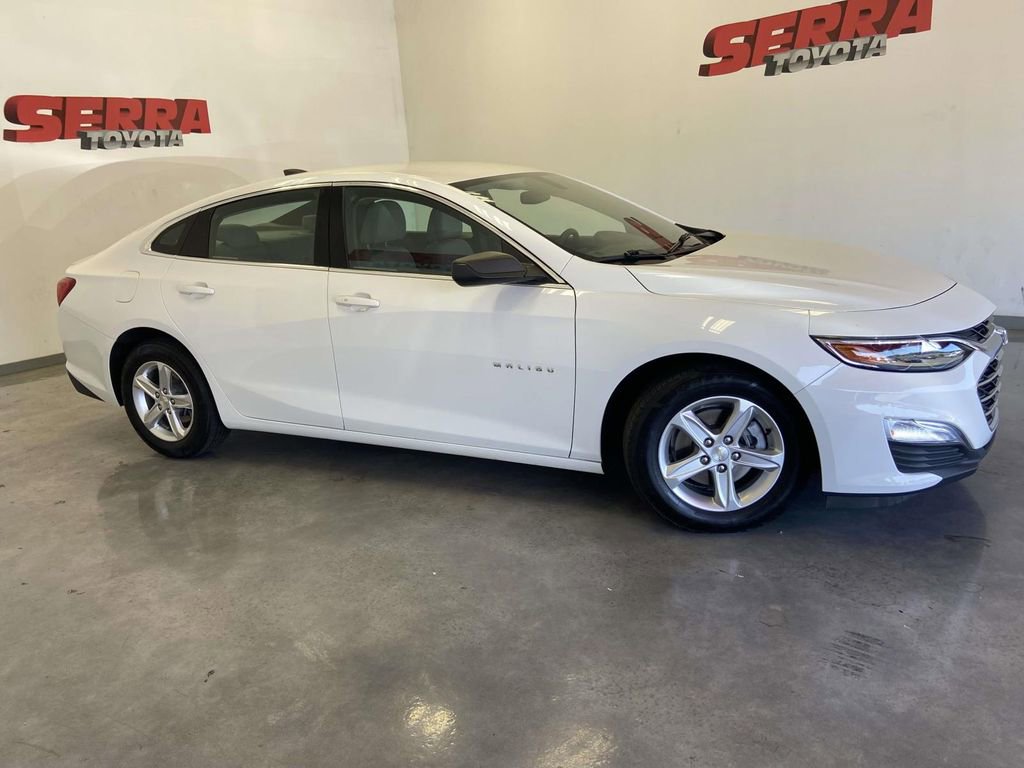 Used 2022 Chevrolet Malibu LS image 2