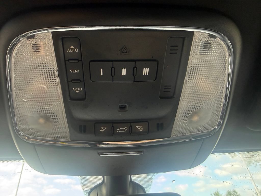 Used 2022 Jeep Grand Cherokee Limited AWD/4WD image 28