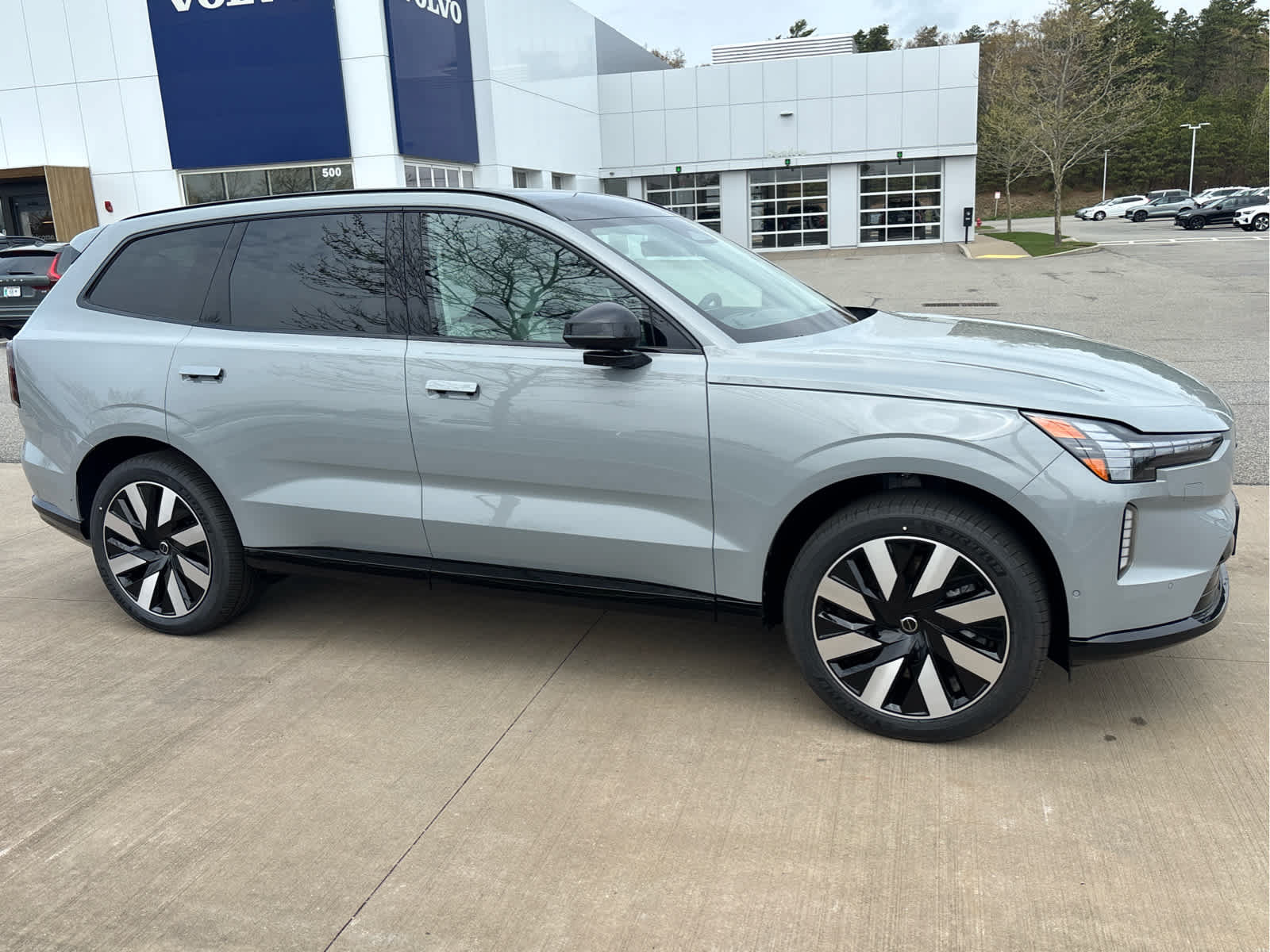 New 2026 Volvo EX90 Plus AWD/4WD image 28