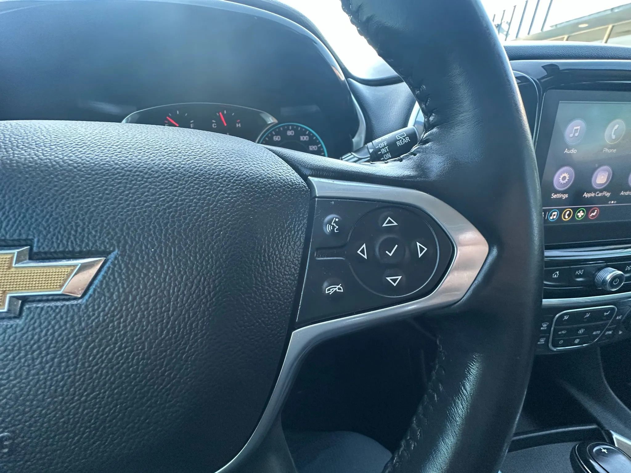 Used 2020 Chevrolet Traverse LT FWD image 25