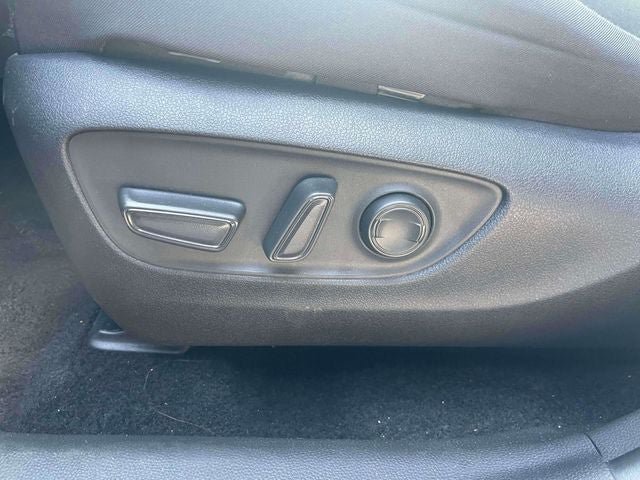 Used 2025 Toyota RAV4 XLE AWD/4WD image 19