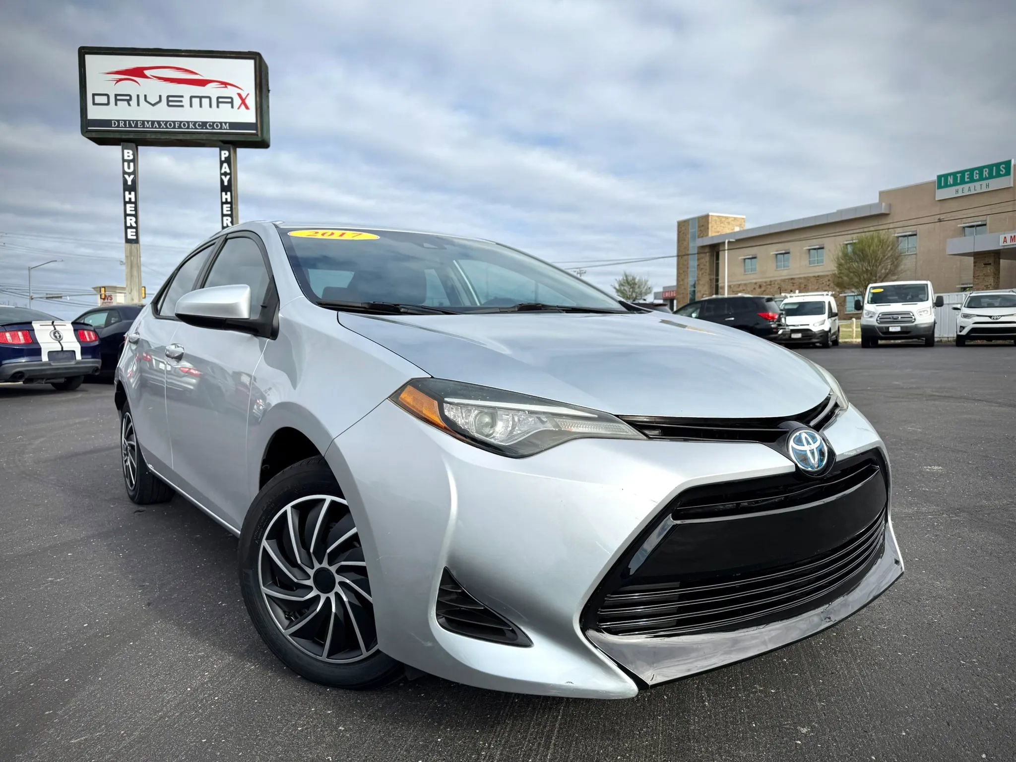 Used 2017 Toyota Corolla LE image 1