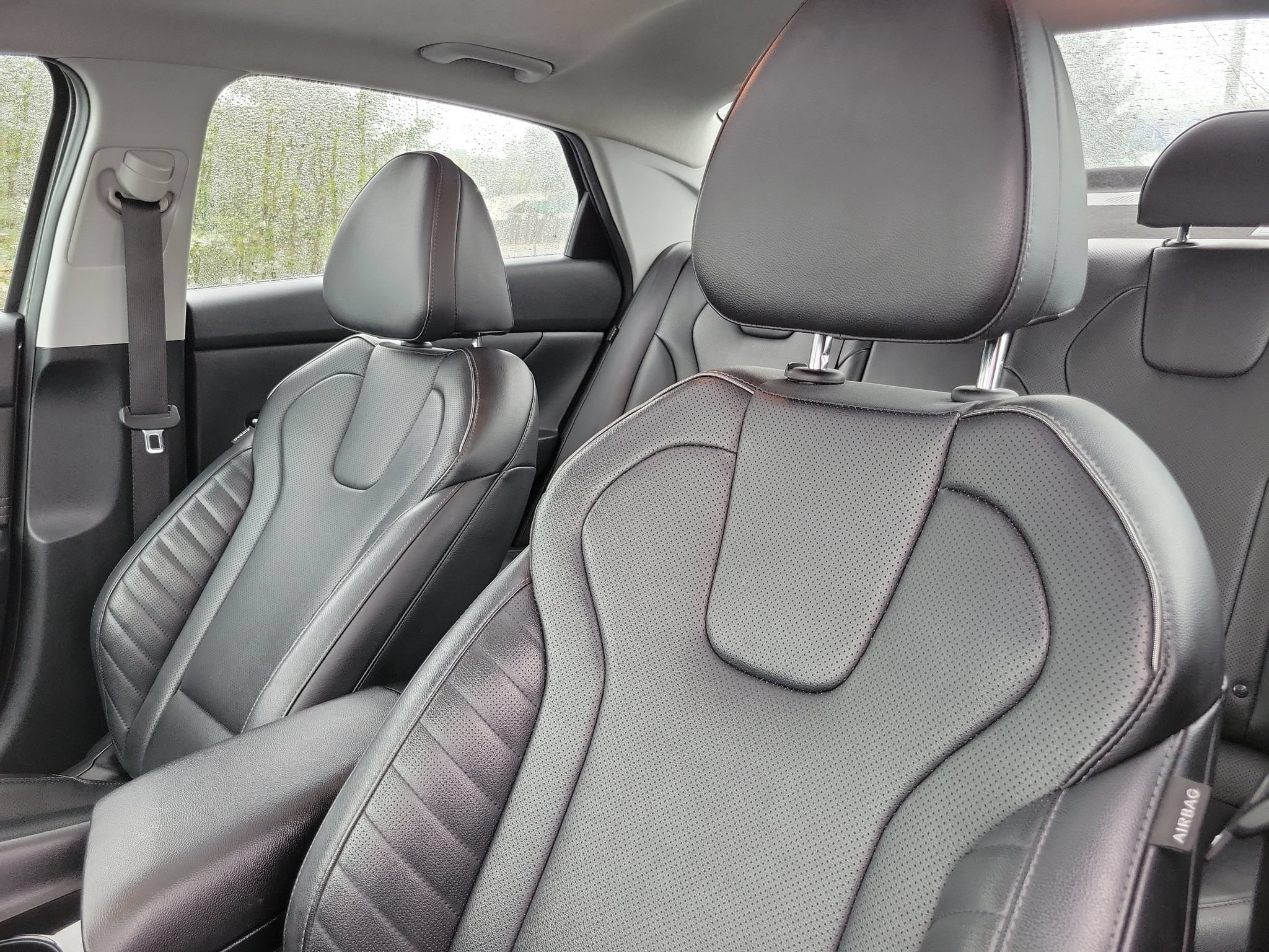 Used 2025 Hyundai Elantra Limited FWD image 11
