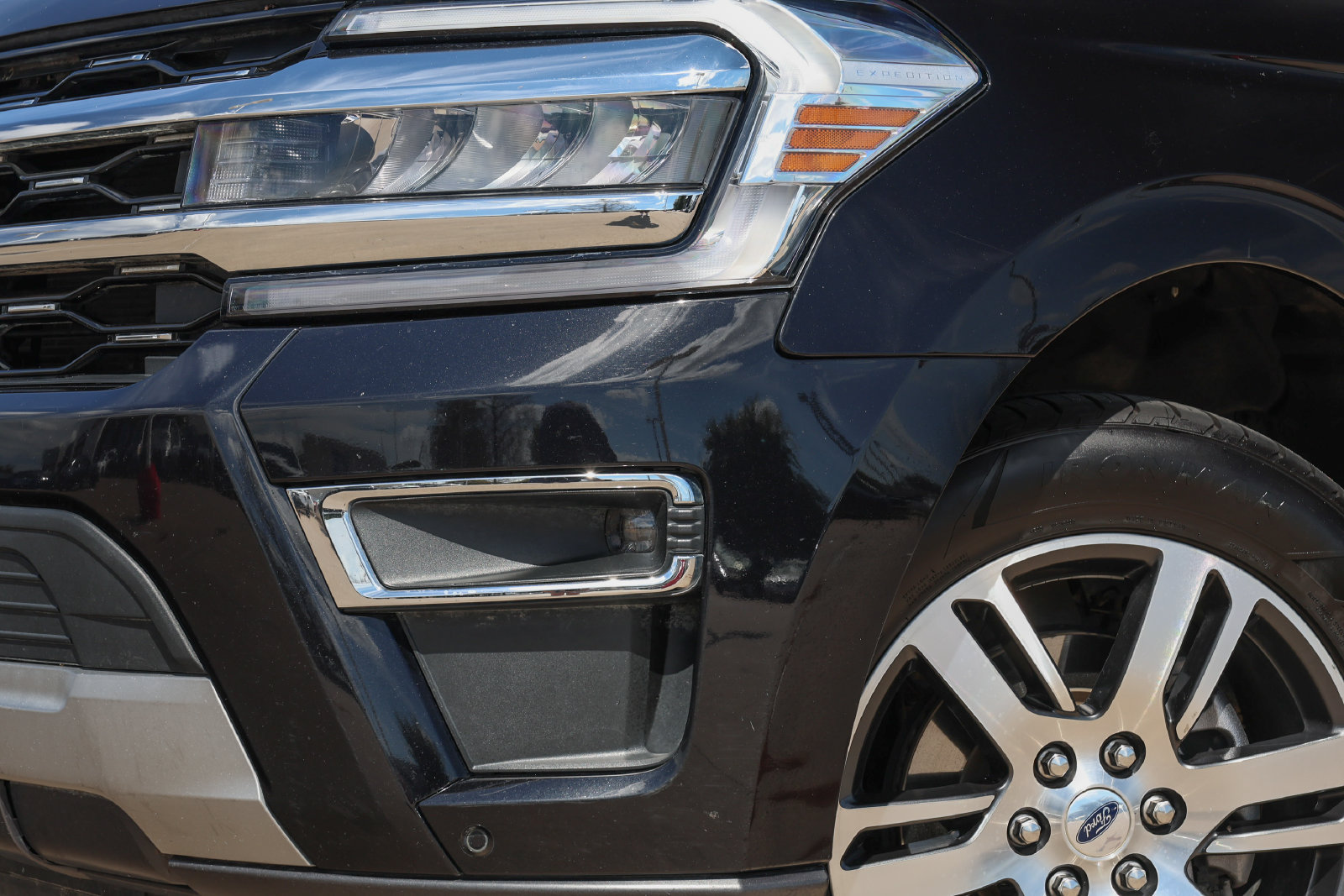 Used 2024 Ford Expedition Limited RWD image 12