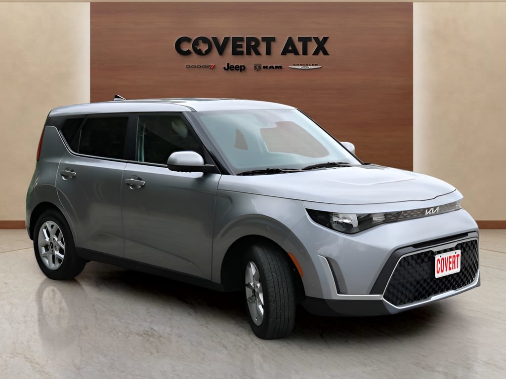 Used 2025 Kia Soul LX w/ LX Technology Package FWD image 7