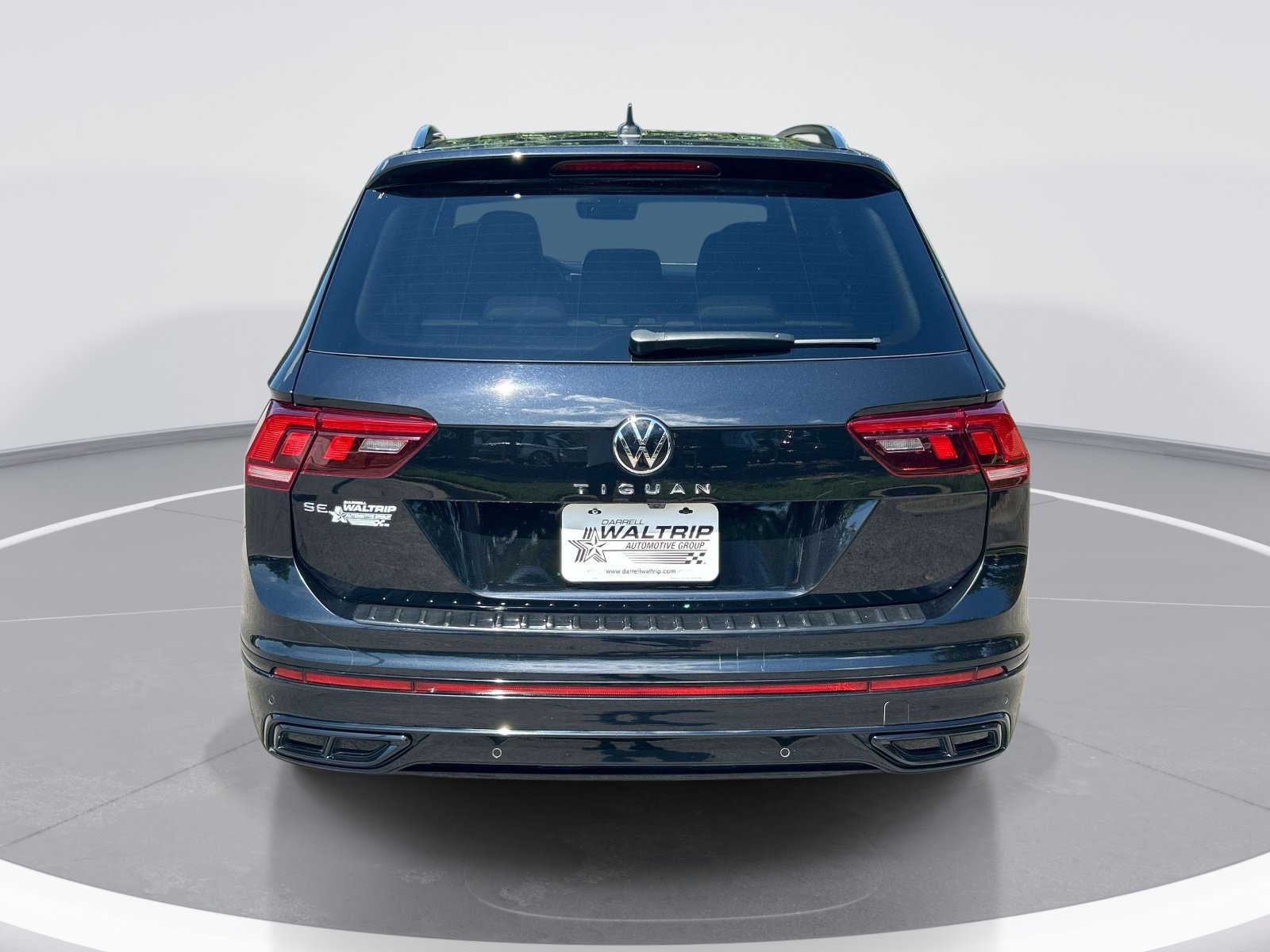 Used 2024 Volkswagen Tiguan SE R-Line FWD image 8