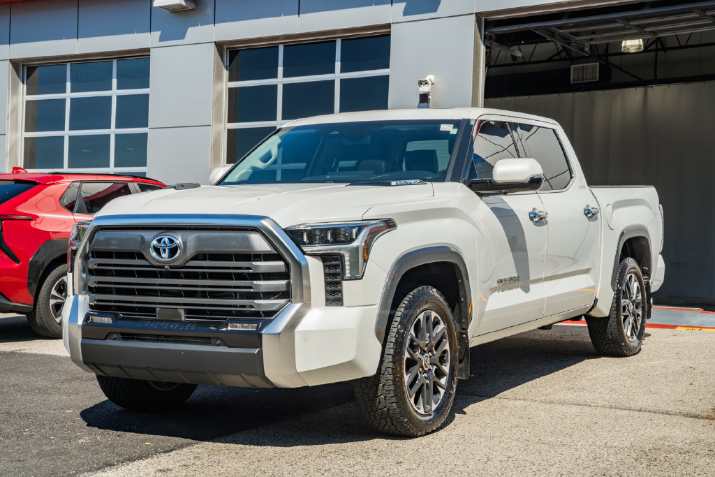 Used 2023 Toyota Tundra Limited AWD/4WD image 3