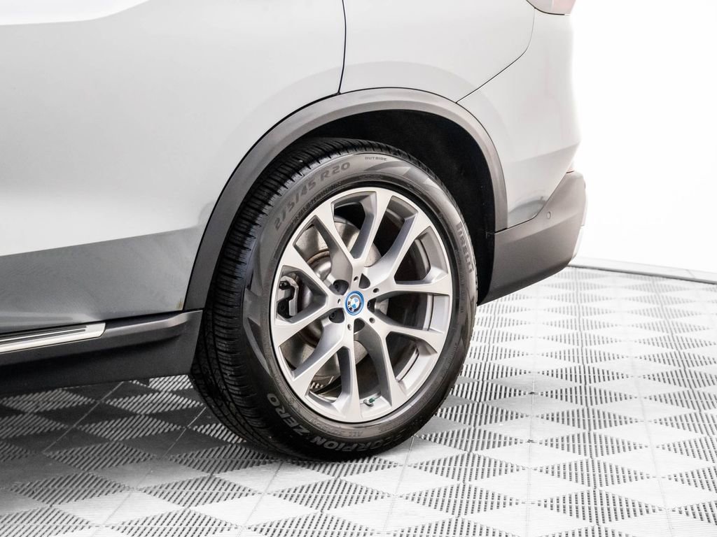 Used 2025 BMW X5 xDrive50e w/ Executive Package image 33