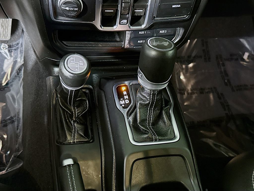 Used 2023 Jeep Wrangler Unlimited Sahara w/ Cold Weather Group AWD/4WD image 10