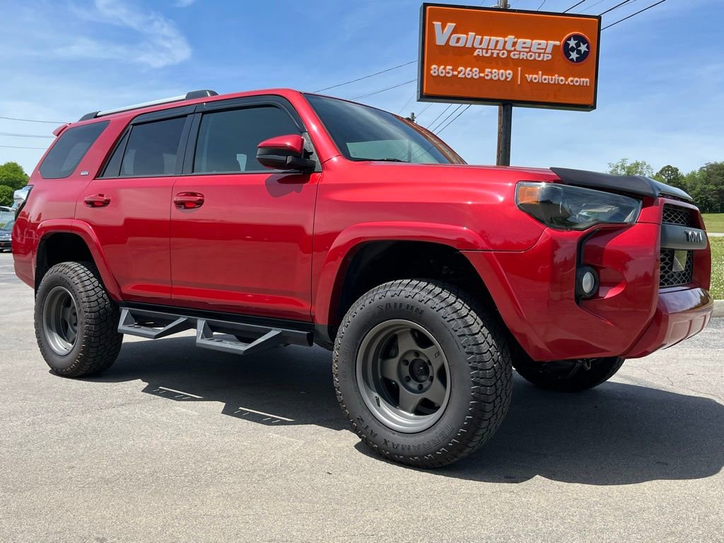 Used 2020 Toyota 4Runner SR5 AWD/4WD video 1