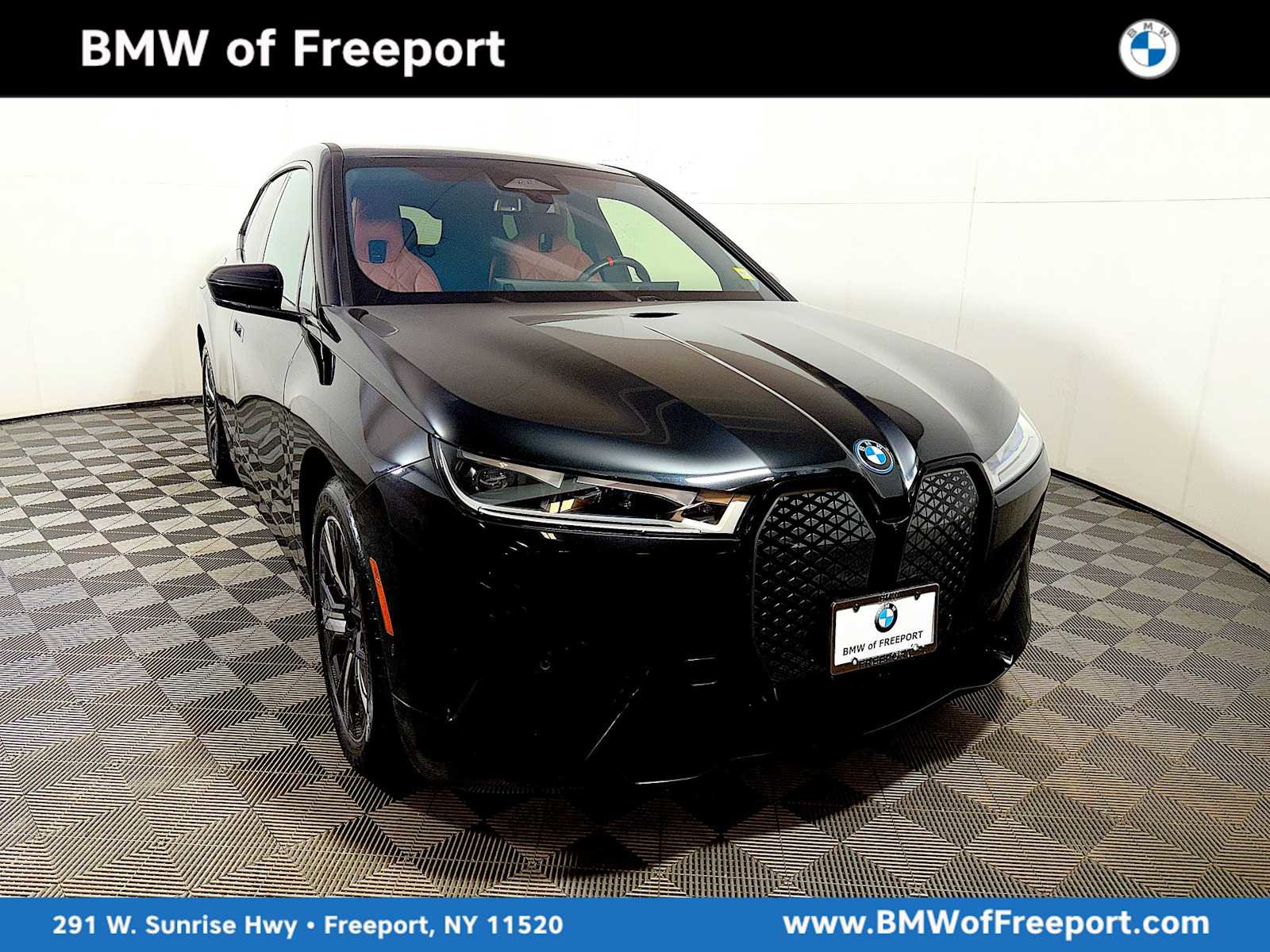 Used 2025 BMW iX M60 w/ Luxury Package image 1