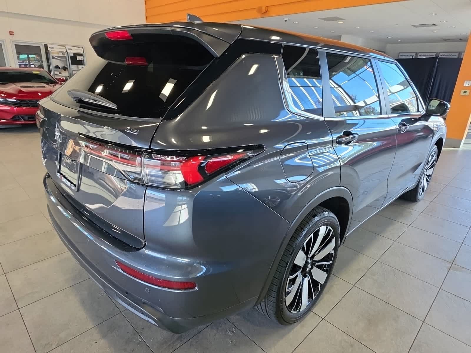 Used 2026 Mitsubishi Outlander SE FWD image 8
