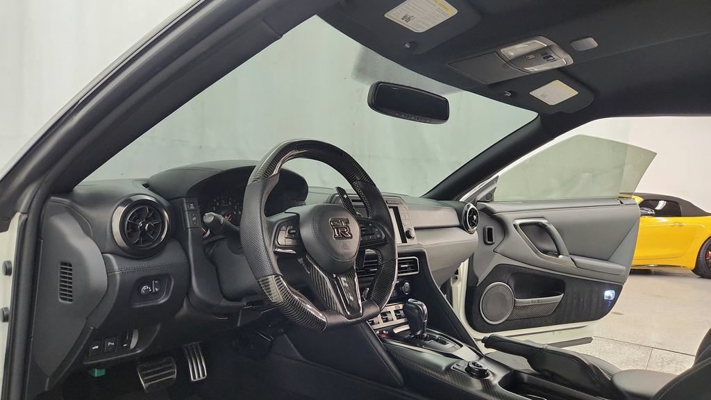 Used 2019 Nissan GT-R AWD/4WD image 82