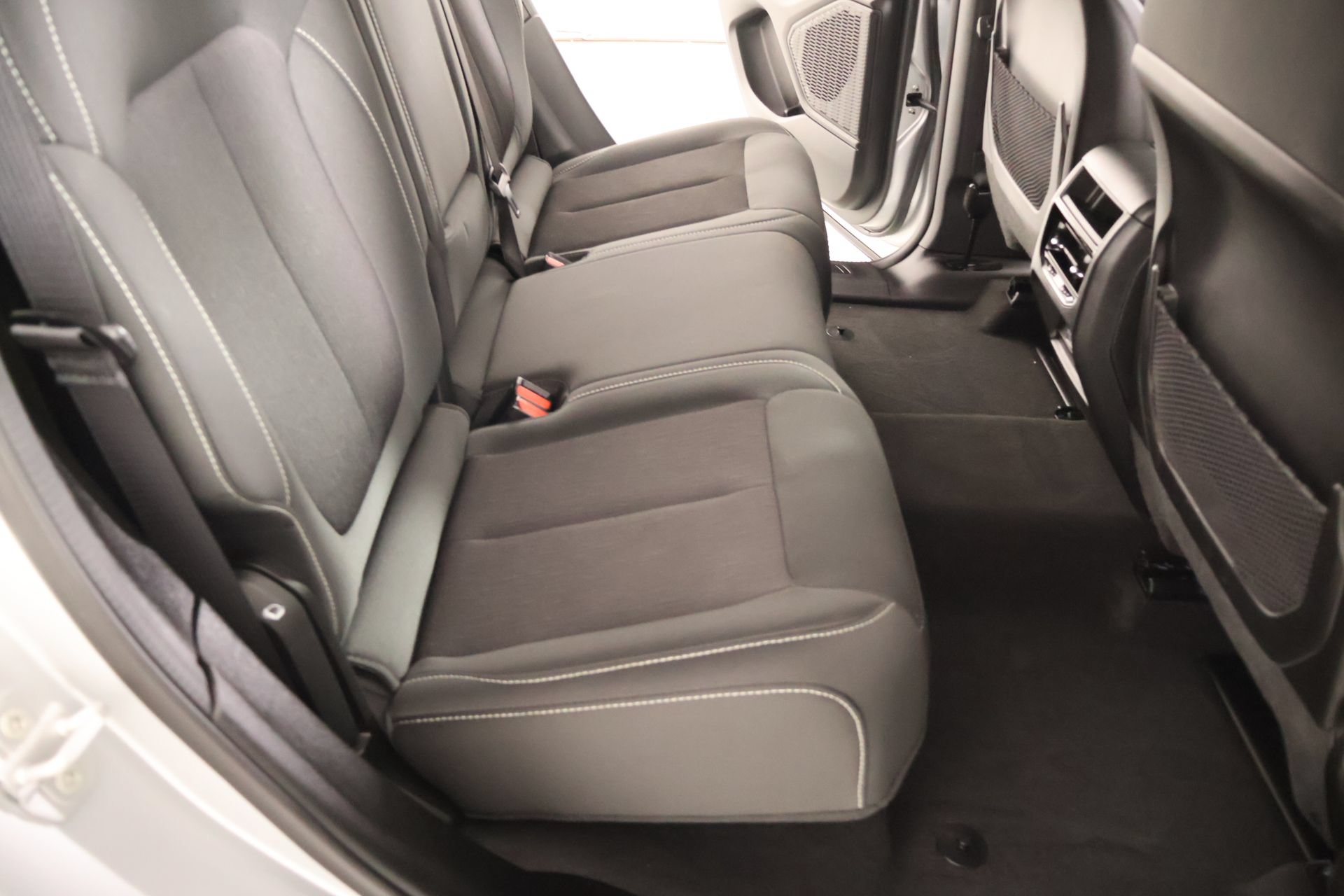 Used 2025 Jeep Grand Cherokee Laredo X RWD image 13