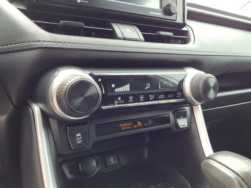Used 2022 Toyota RAV4 LE image 20