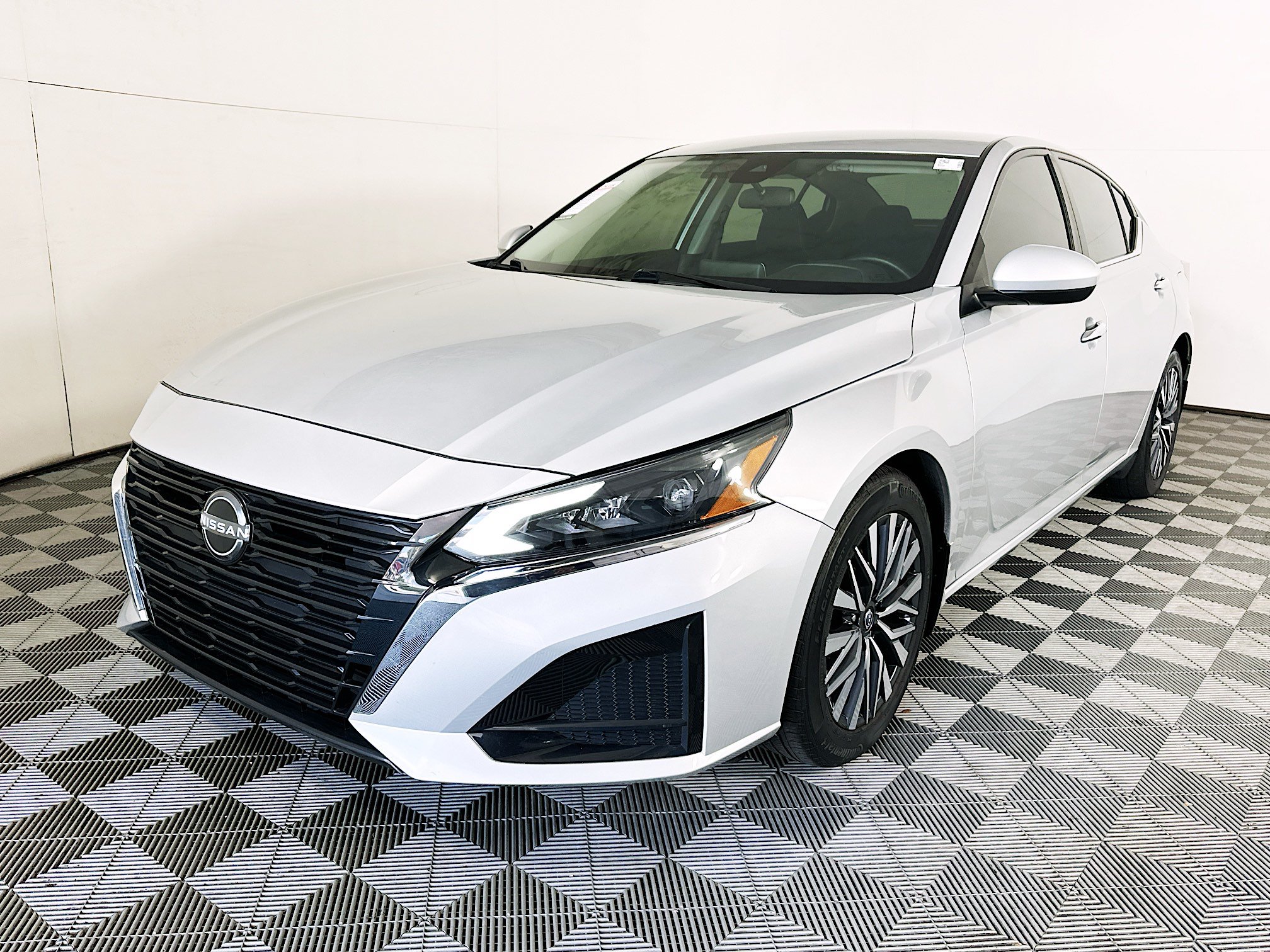 Used 2023 Nissan Altima 2.5 SV FWD image 7
