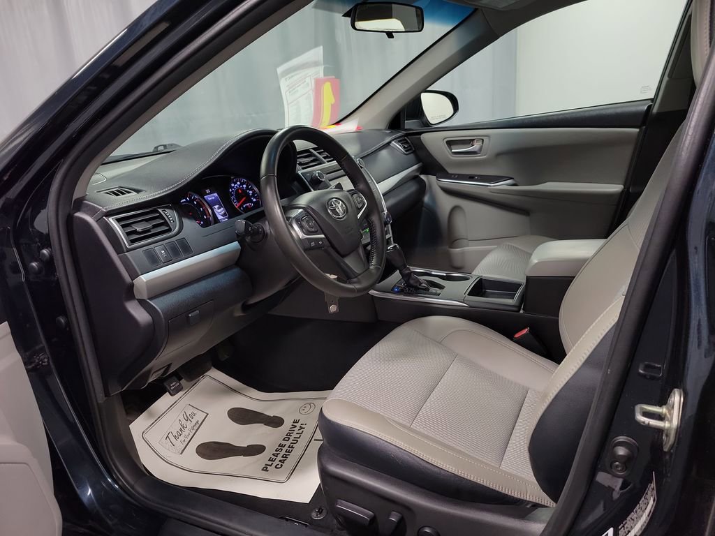 Used 2016 Toyota Camry SE image 12