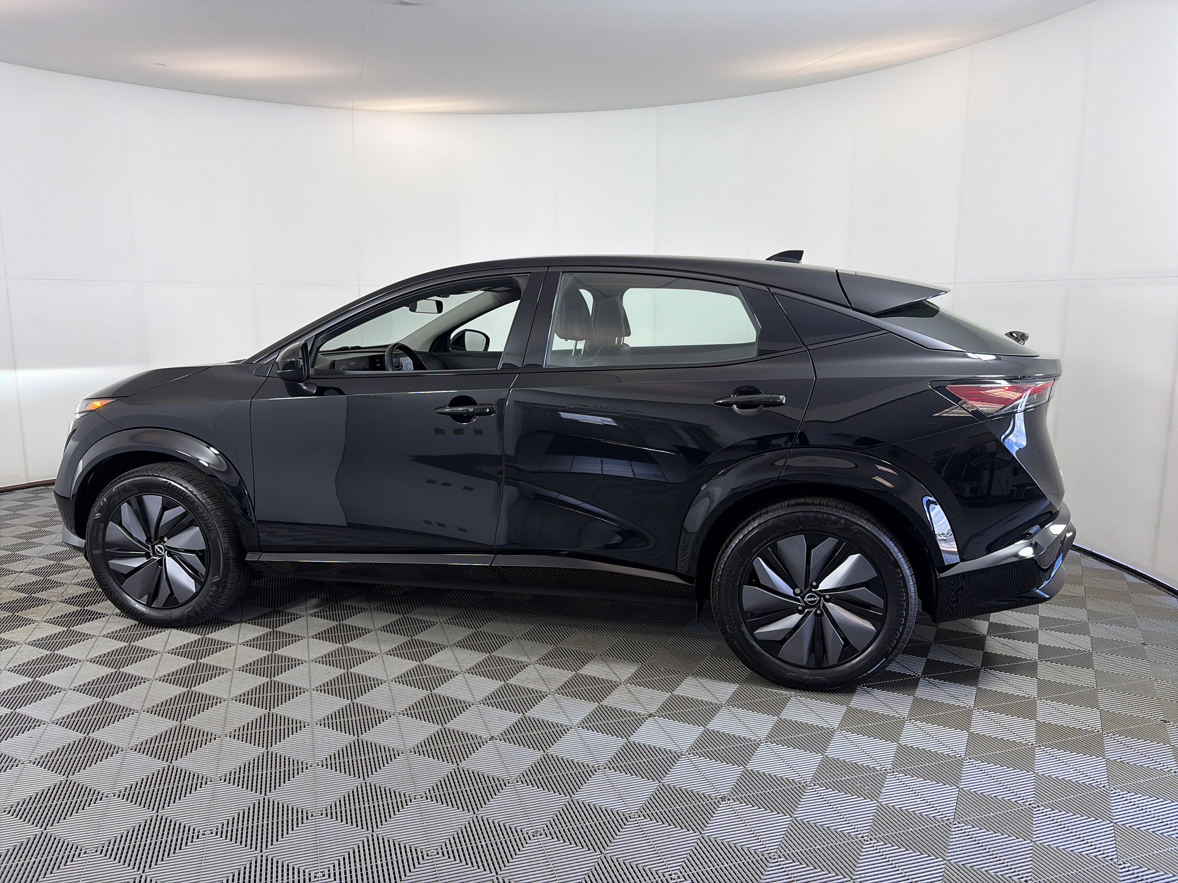 Used 2023 Nissan Ariya AWD image 8