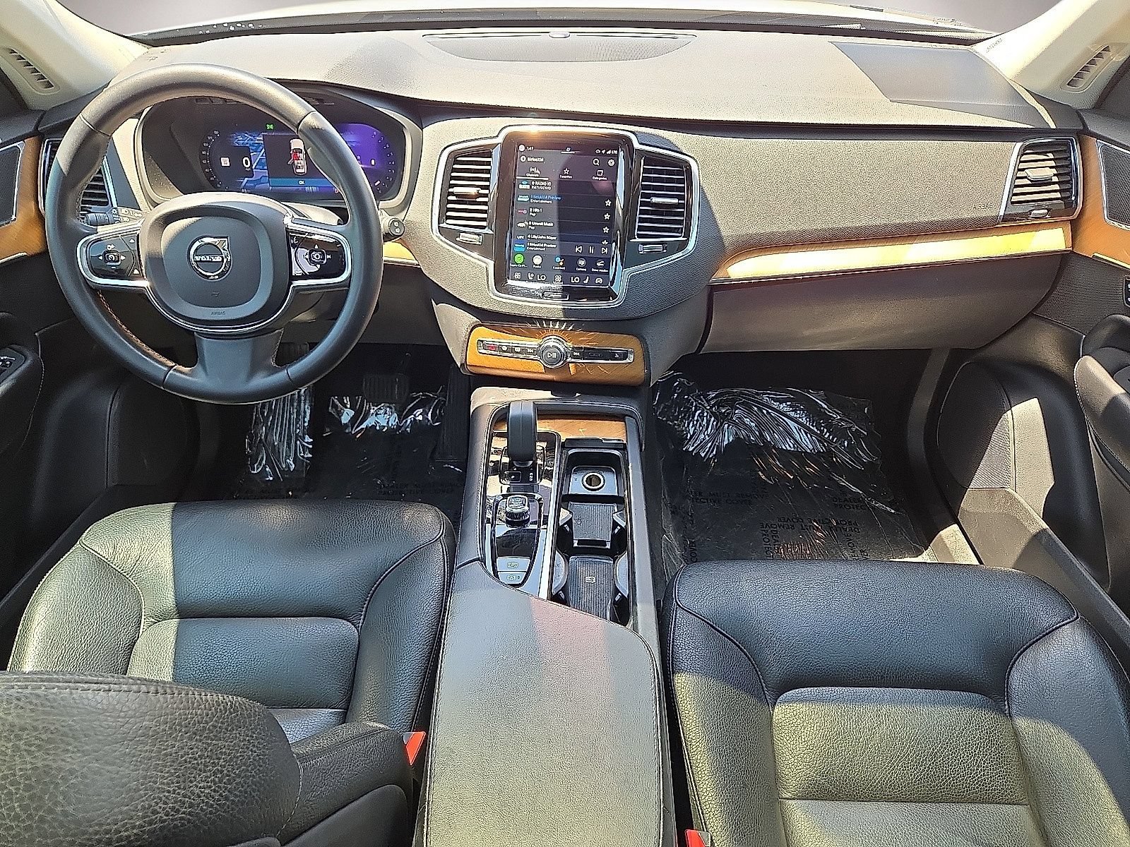 Certified 2023 Volvo XC90 B6 Plus w/ Protection Package Premier AWD/4WD image 18