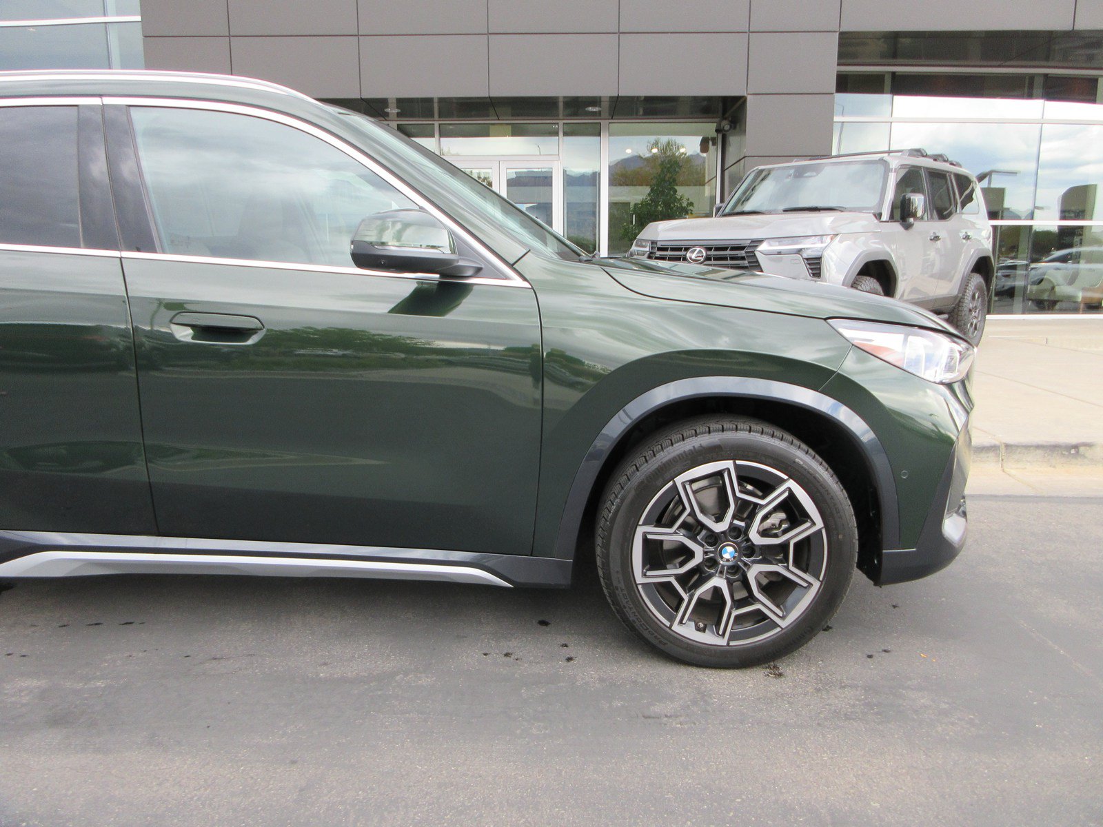 Used 2025 BMW X1 xDrive28i w/ Premium Package AWD/4WD image 13