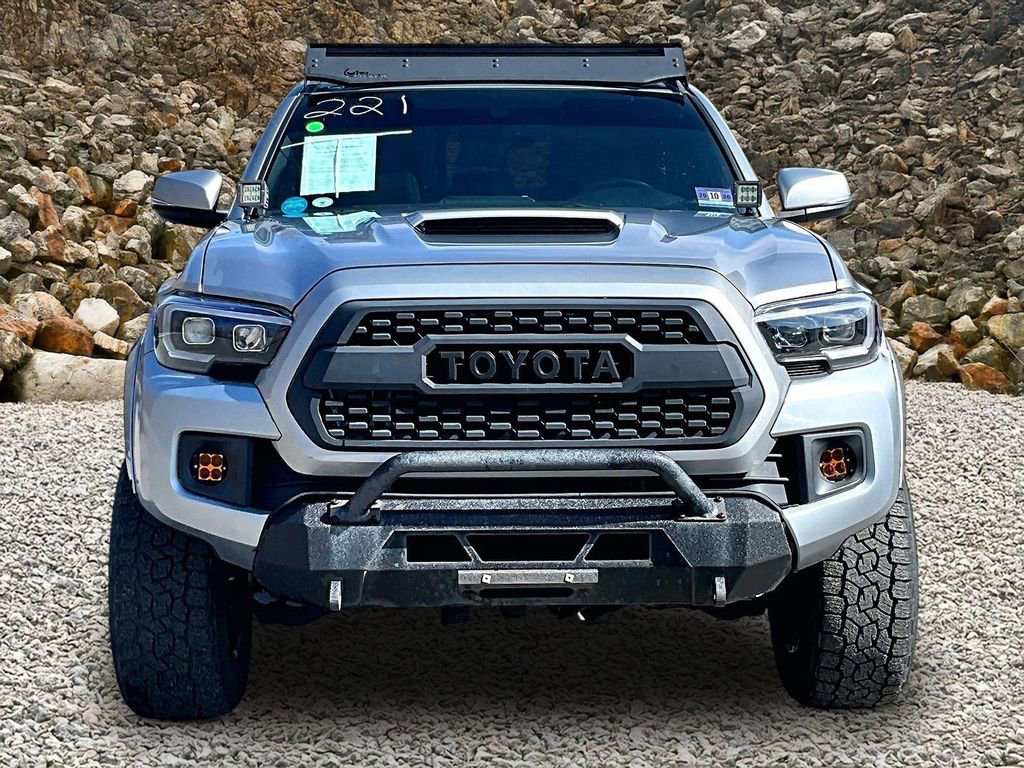 Used 2017 Toyota Tacoma TRD Sport w/ Premium & Technology Package image 3