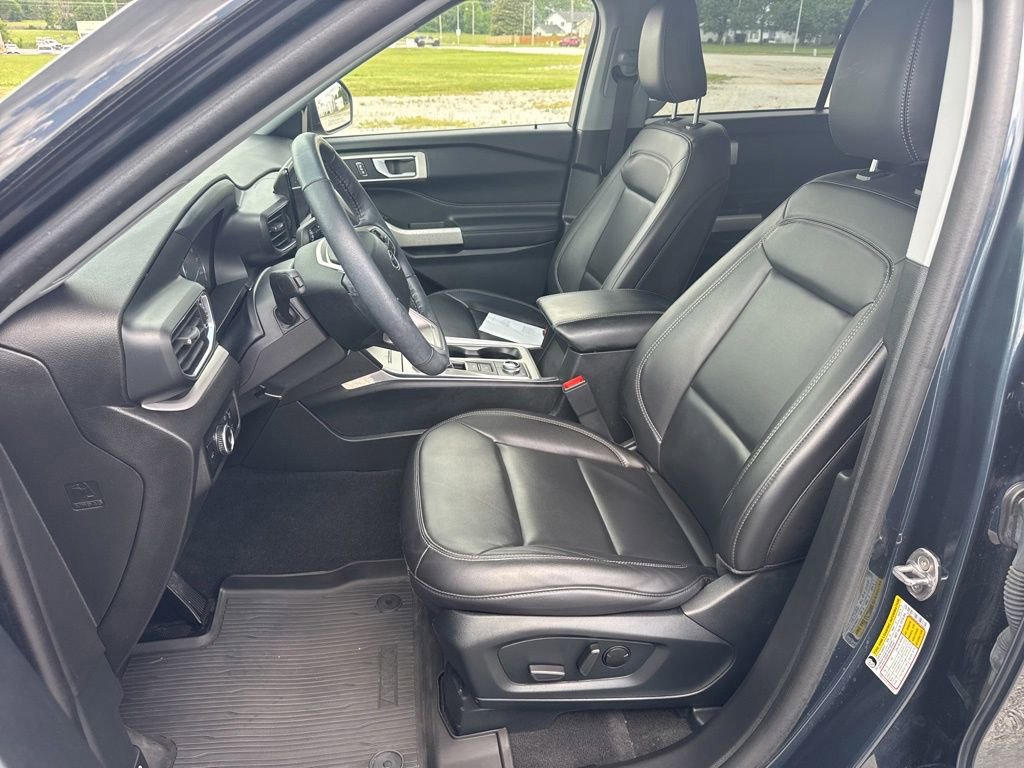Used 2023 Ford Explorer XLT w/ Equipment Group 202A AWD/4WD image 21