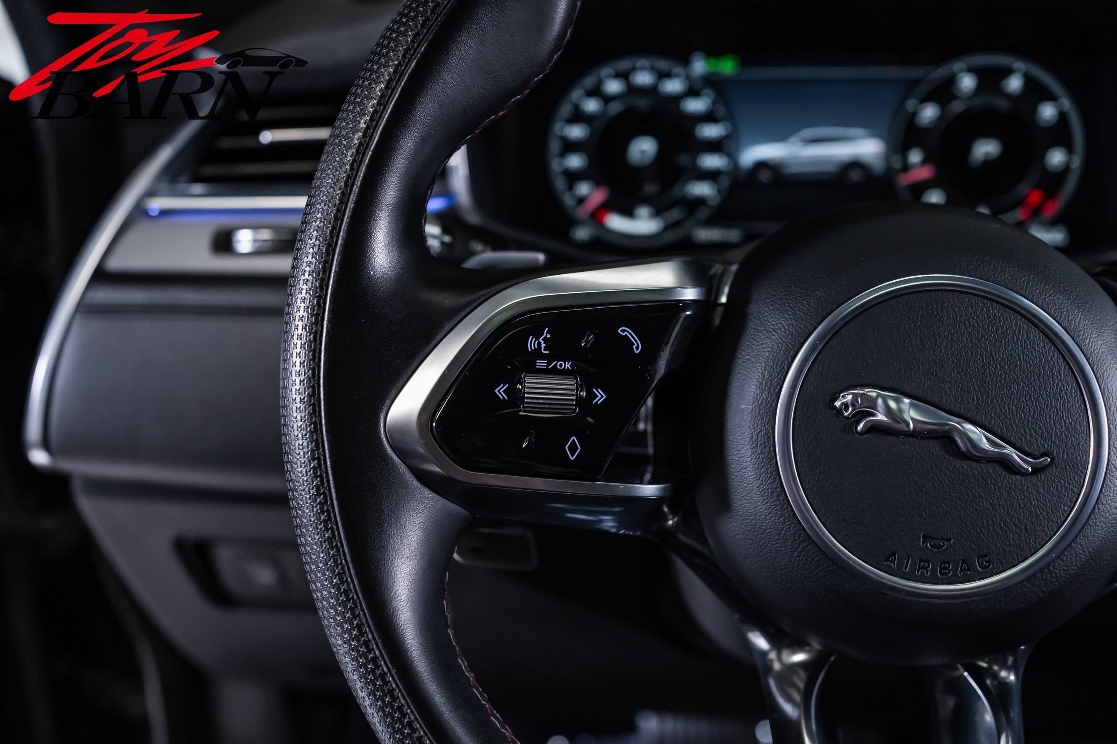 Used 2021 Jaguar F-PACE SVR AWD/4WD image 34