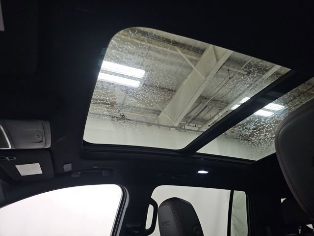 Used 2024 Chevrolet Traverse RS image 7