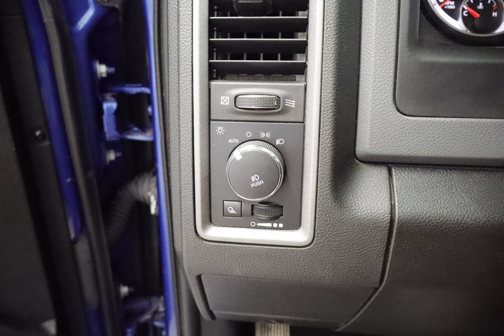 Certified 2019 RAM 1500 Express w/ Express Value Package AWD/4WD image 25