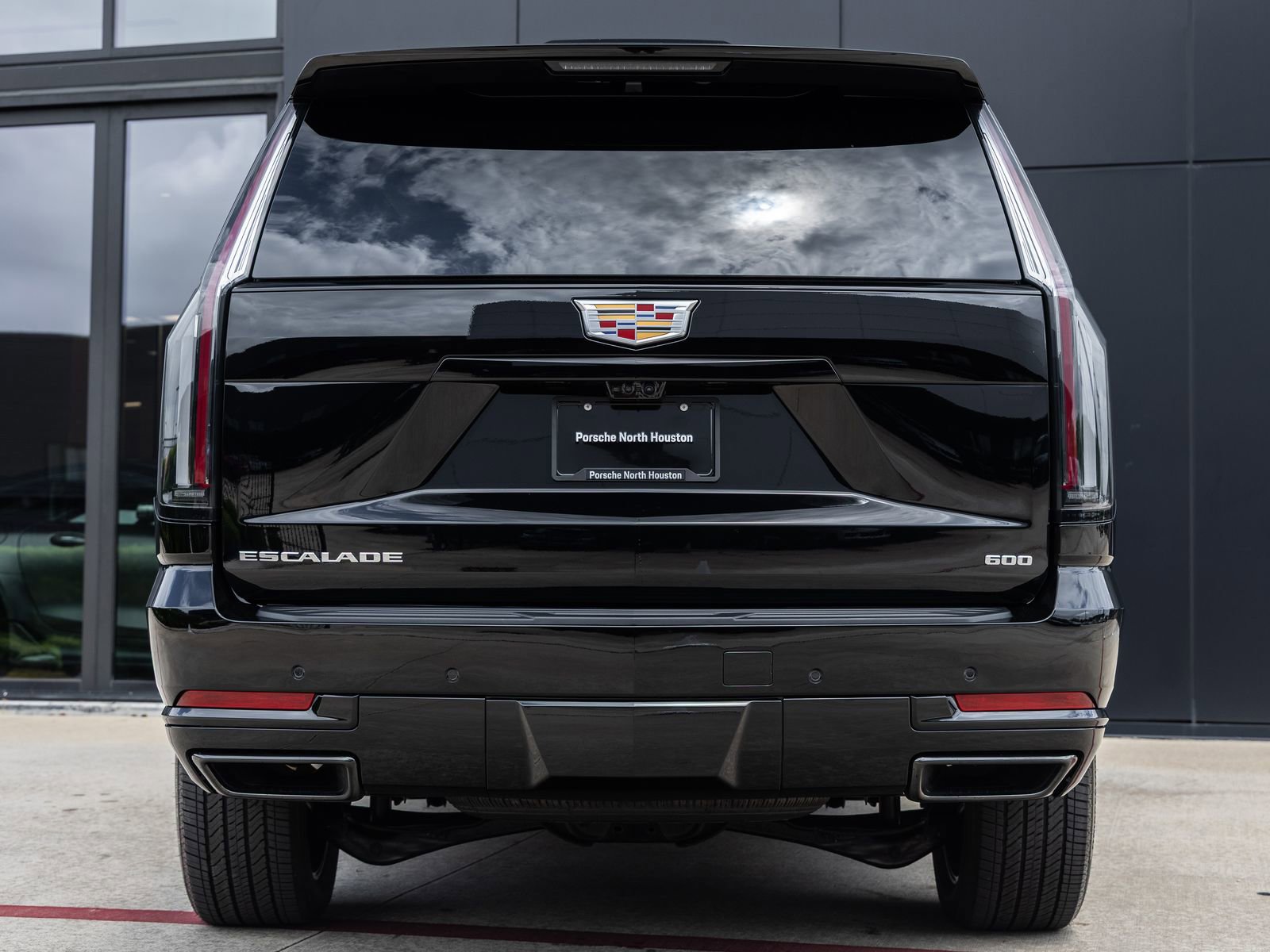 Used 2026 Cadillac Escalade Platinum Sport w/ LPO, Floor Liner Package AWD/4WD image 7