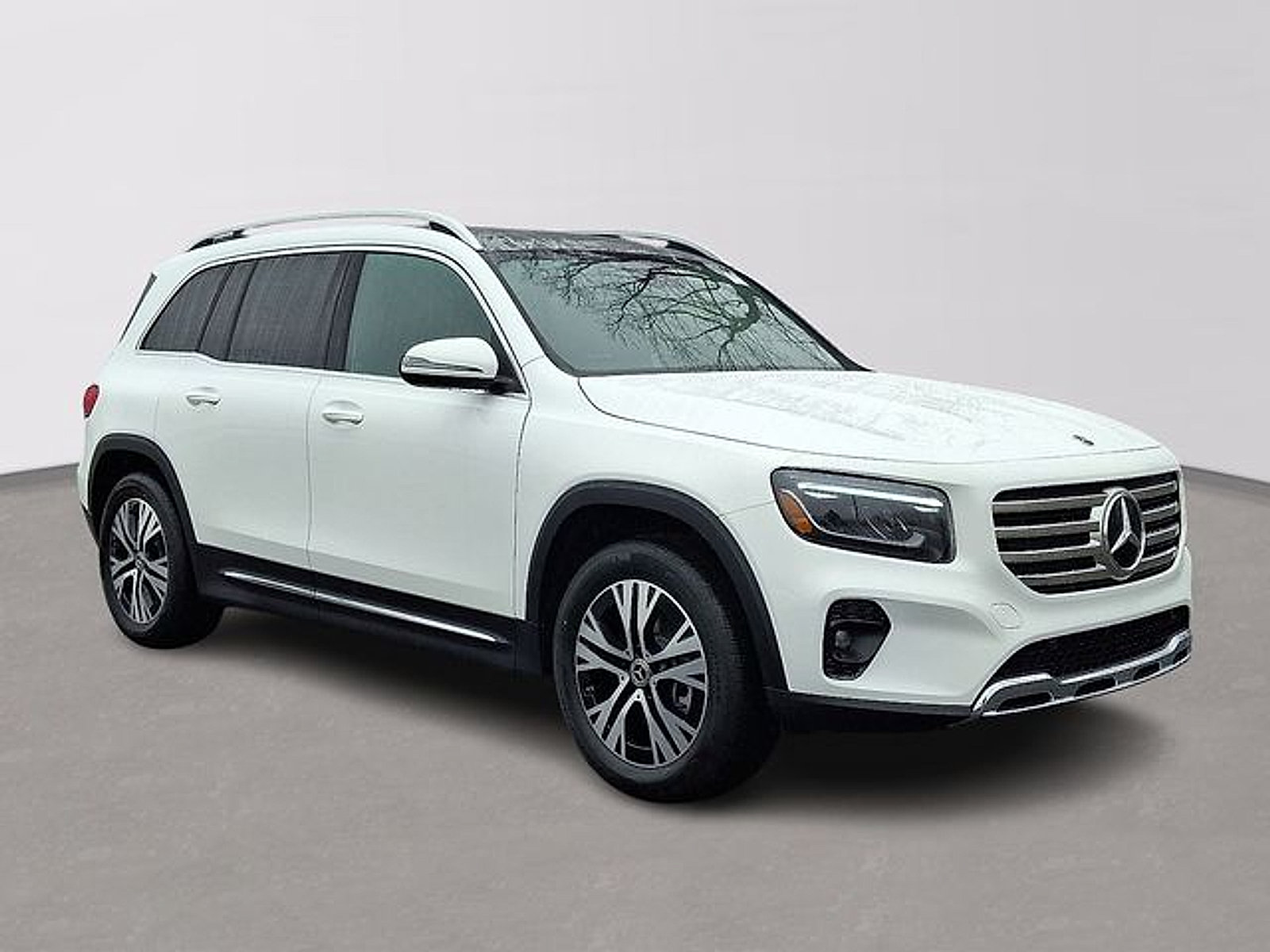 Used 2026 Mercedes-Benz GLB 250 4MATIC image 3