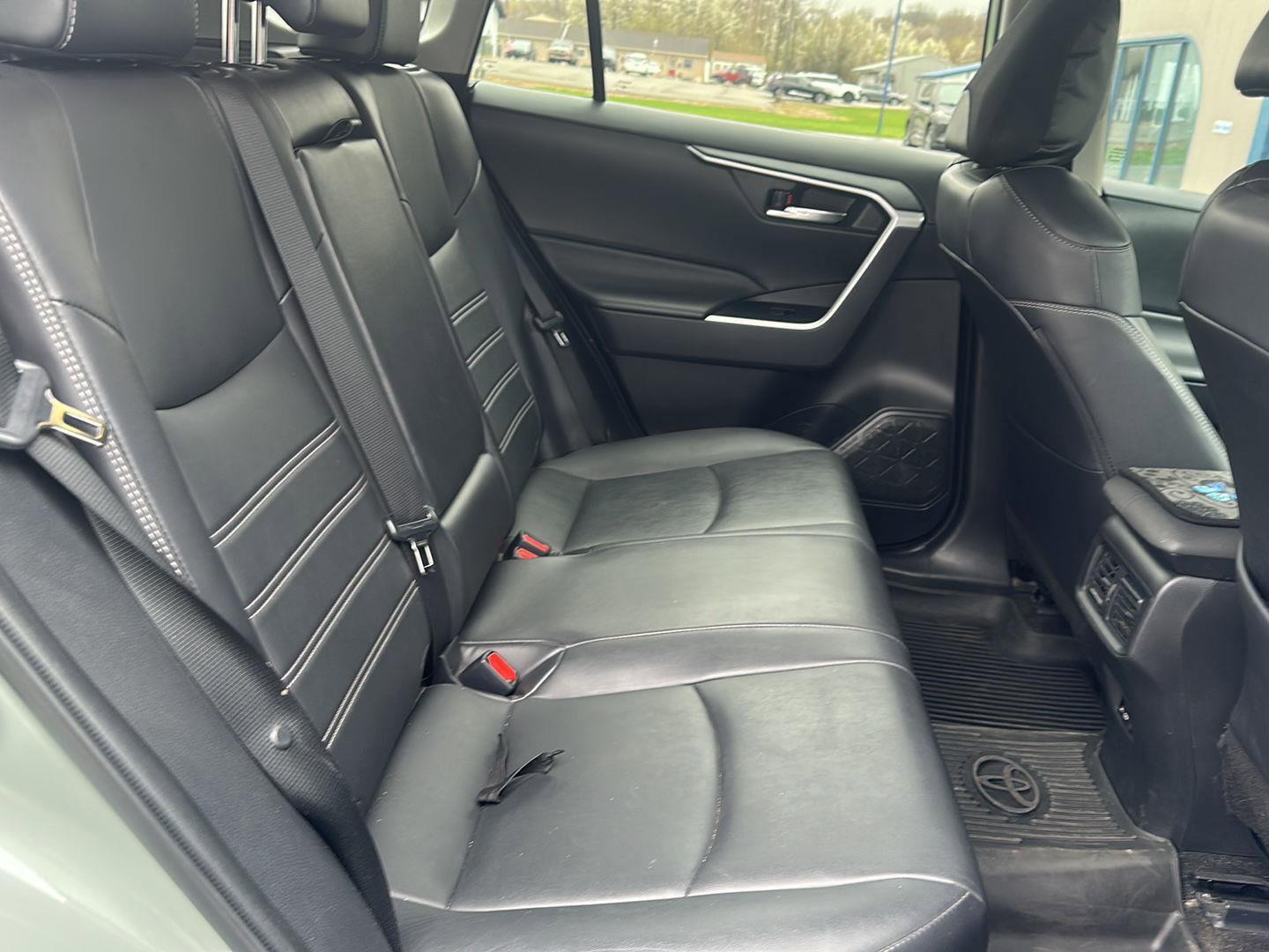 Used 2022 Toyota RAV4 XLE Premium image 13