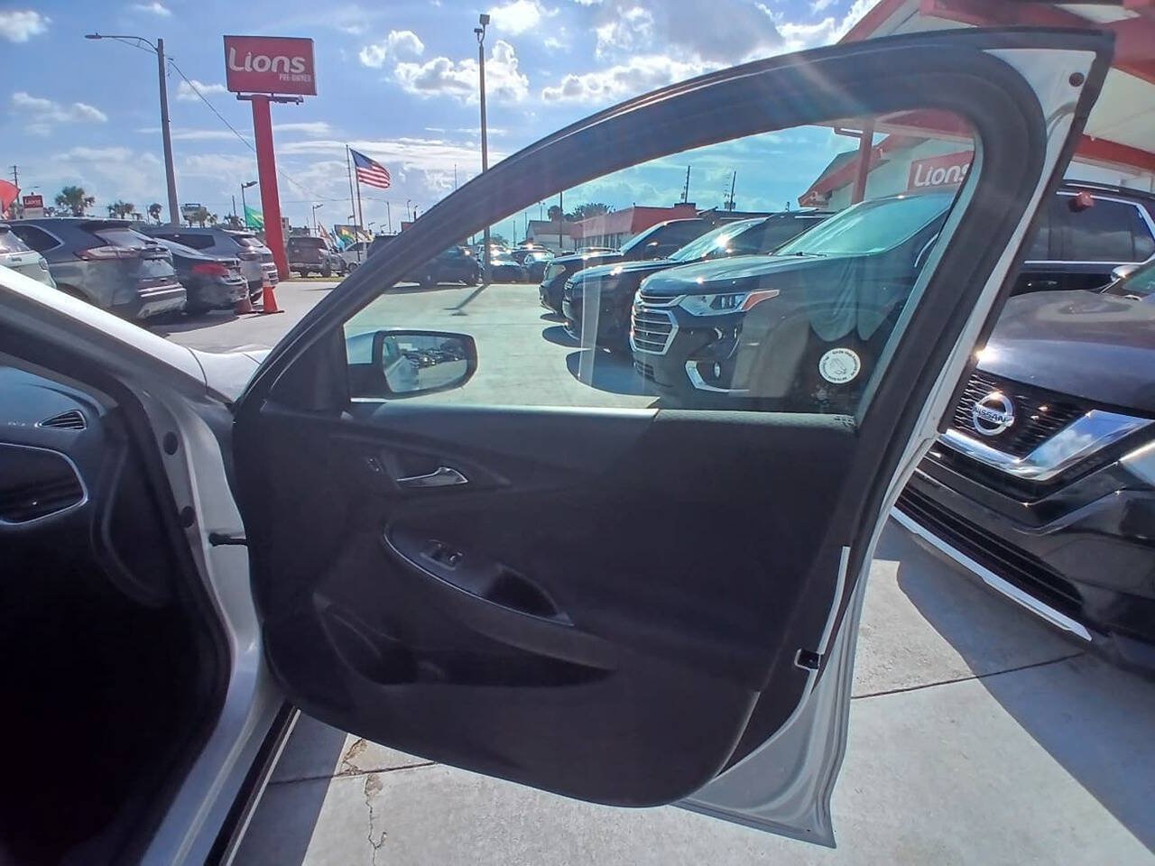 Used 2021 Chevrolet Malibu LT FWD image 13