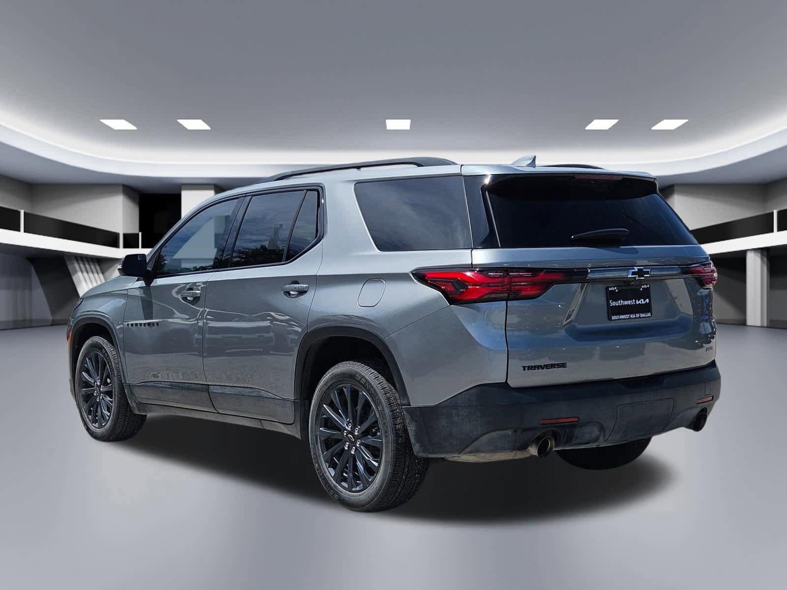 Used 2023 Chevrolet Traverse RS FWD image 3