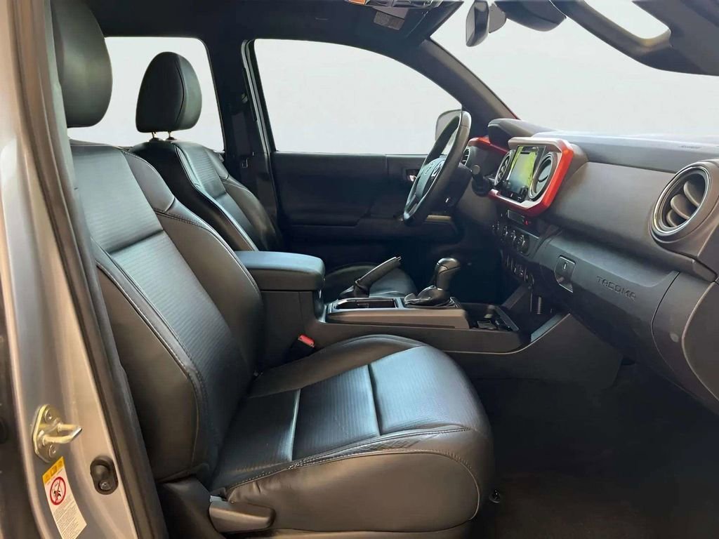 Used 2019 Toyota Tacoma TRD Off-Road AWD/4WD image 11