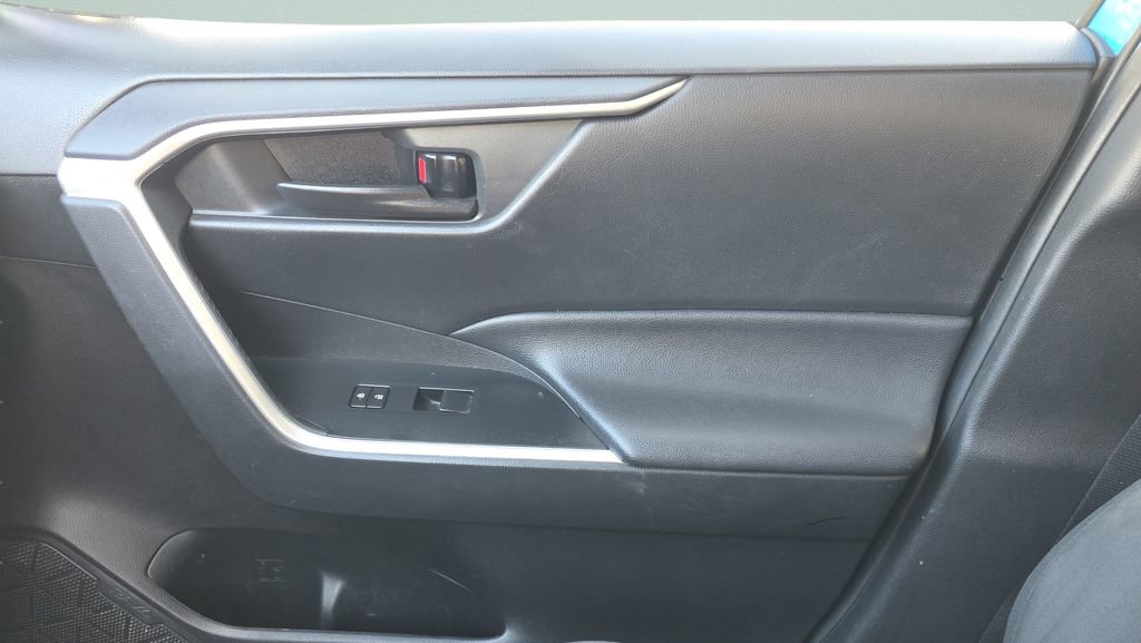 Used 2020 Toyota RAV4 LE image 24