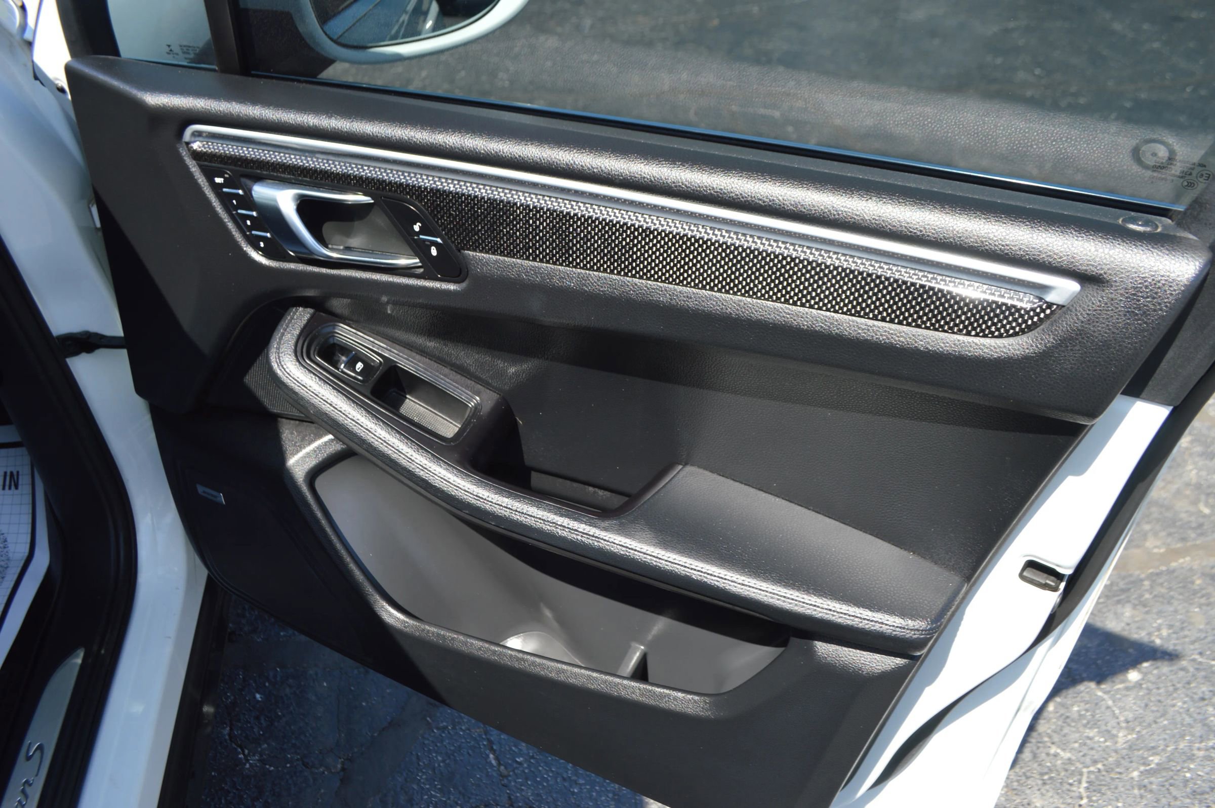 Used 2017 Porsche Macan S image 22