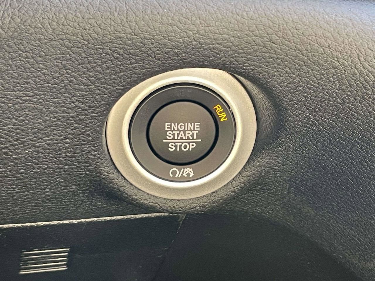 New 2026 Chrysler Pacifica Select FWD image 16