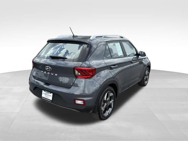 Used 2023 Hyundai Venue SEL FWD image 2