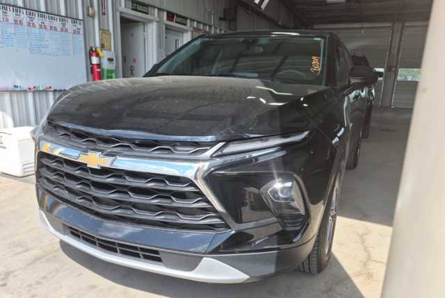 Used 2024 Chevrolet Blazer LT FWD image 2