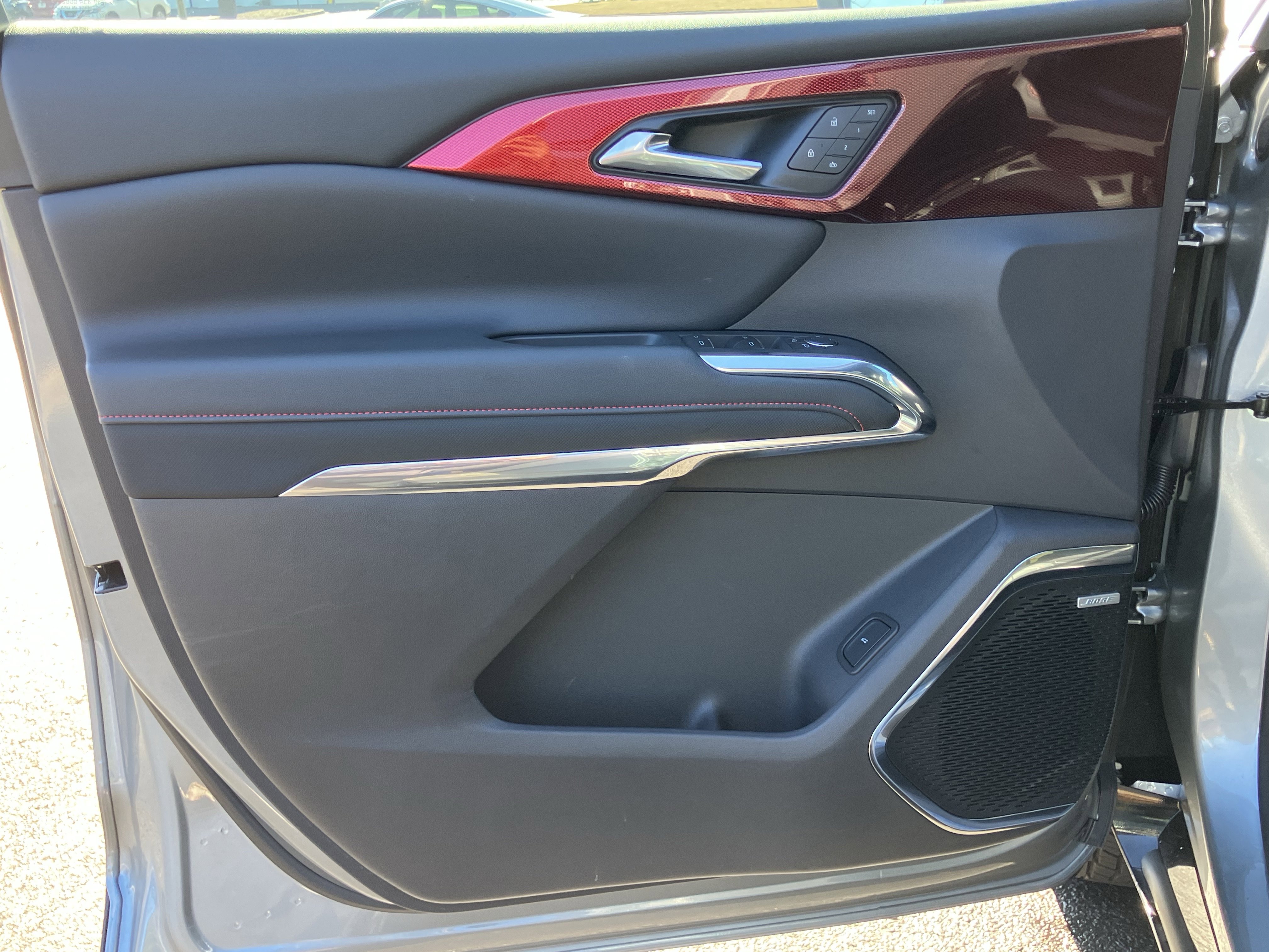 Used 2025 Chevrolet Traverse RS image 14